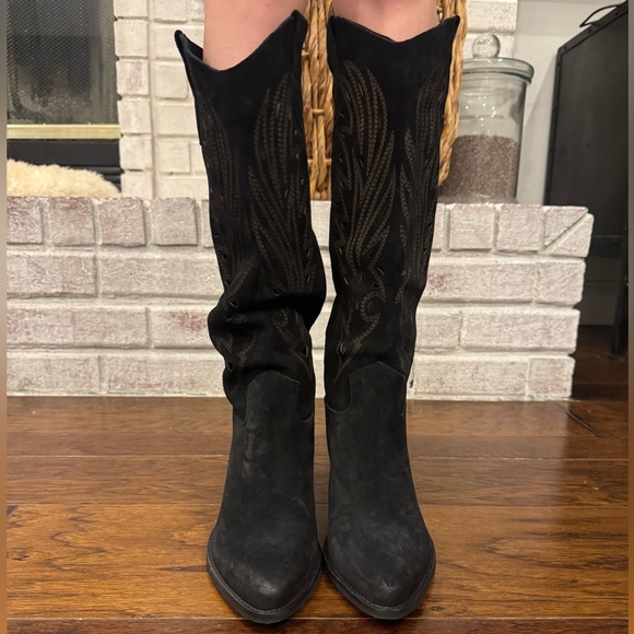 Love the shoes! Just don't need them...I have too many shoes! - Picture 4 of 8